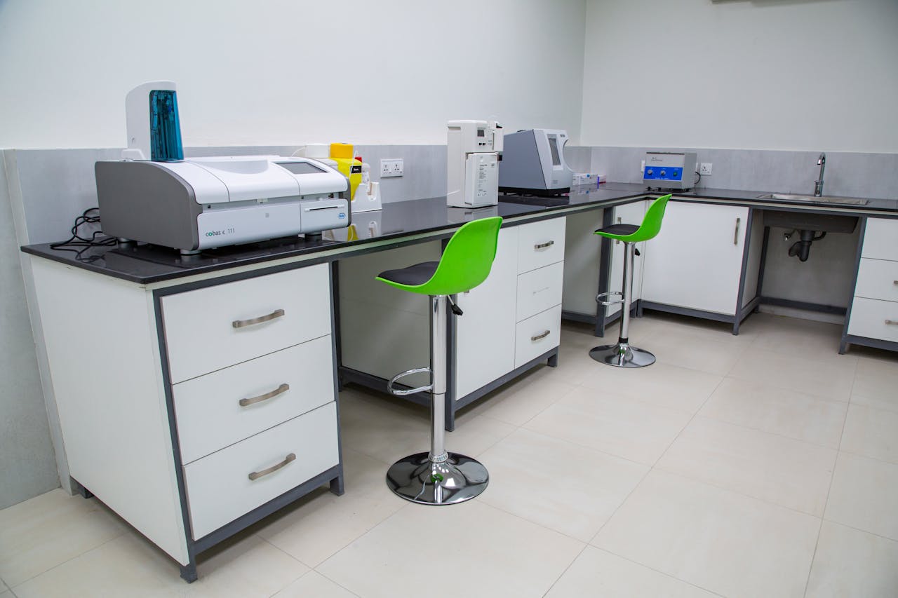 gallery-4 Sleek laboratory interior featuring advanced medical equipment and stylish furnishings.