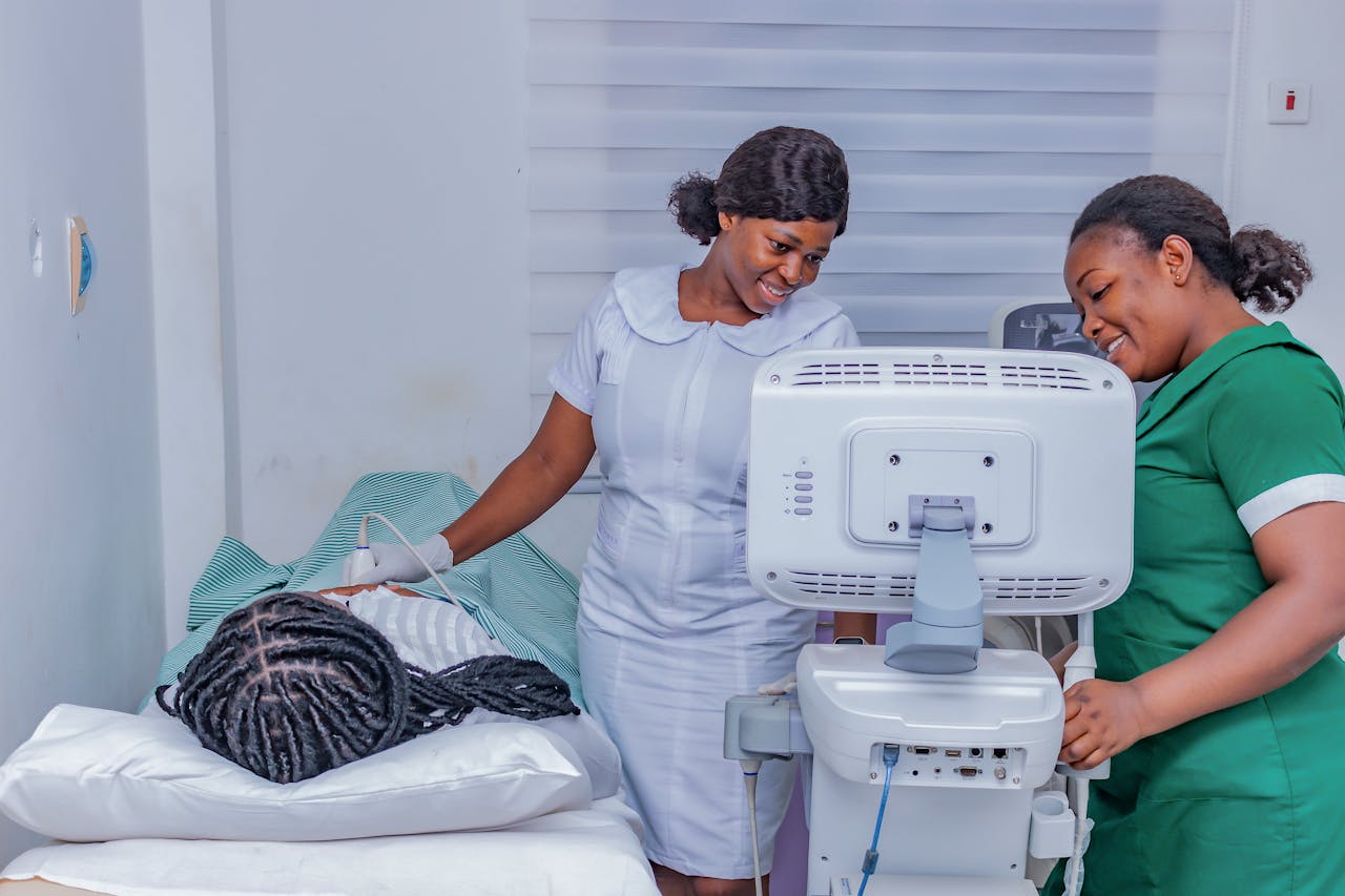 gallery-5 Smiling healthcare professionals performing an ultrasound examination in a clinical setting.